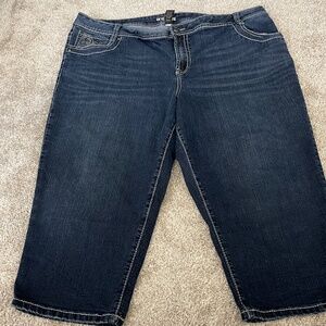 Plus size 24 Lane Bryant Capris